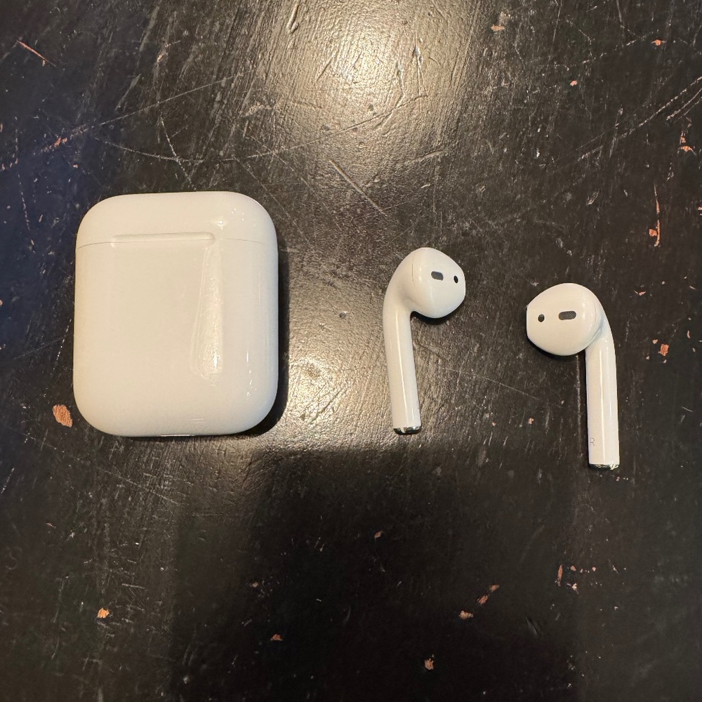 Apple AirPods 1st generation (model A1602)
